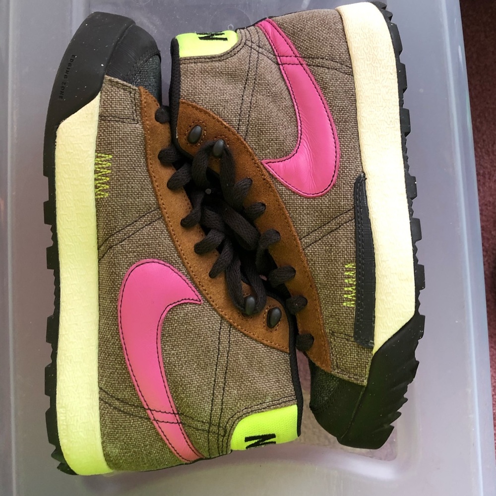 Women’s Nike Air Blazer ACG MID size 8.5 Tan pink